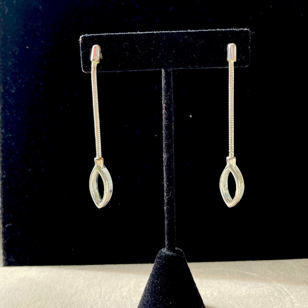 Dangling stud earrings